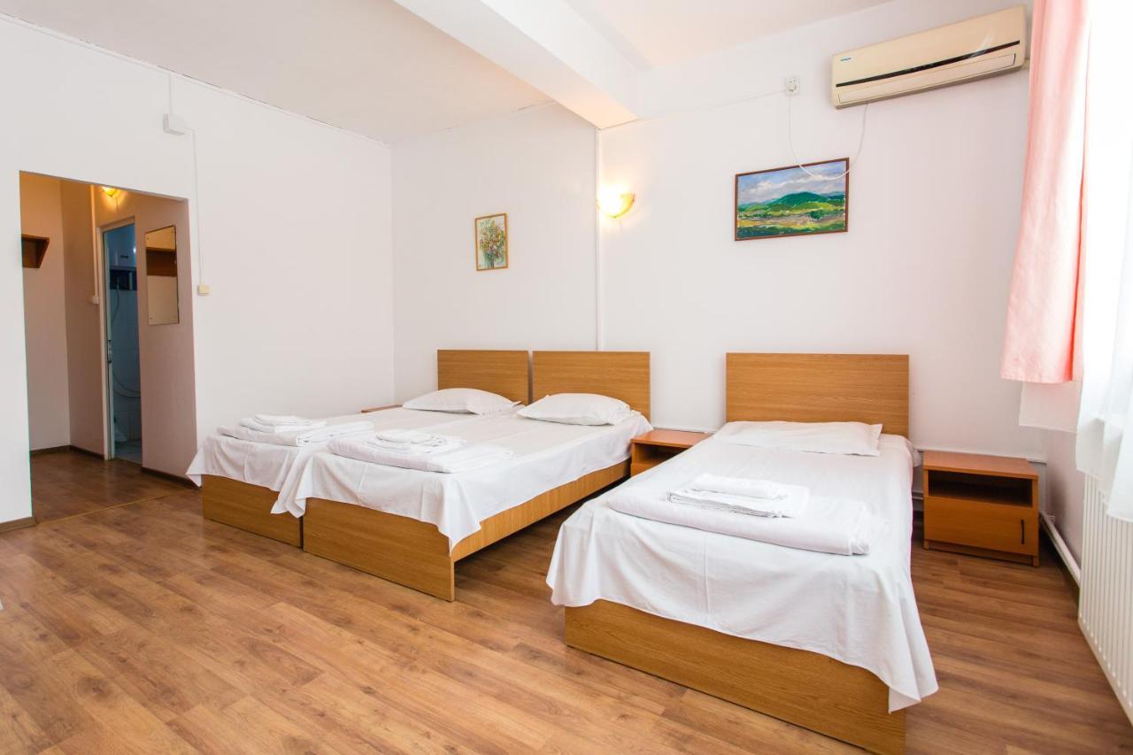 Hostel Horia Plopeni Ngoại thất bức ảnh