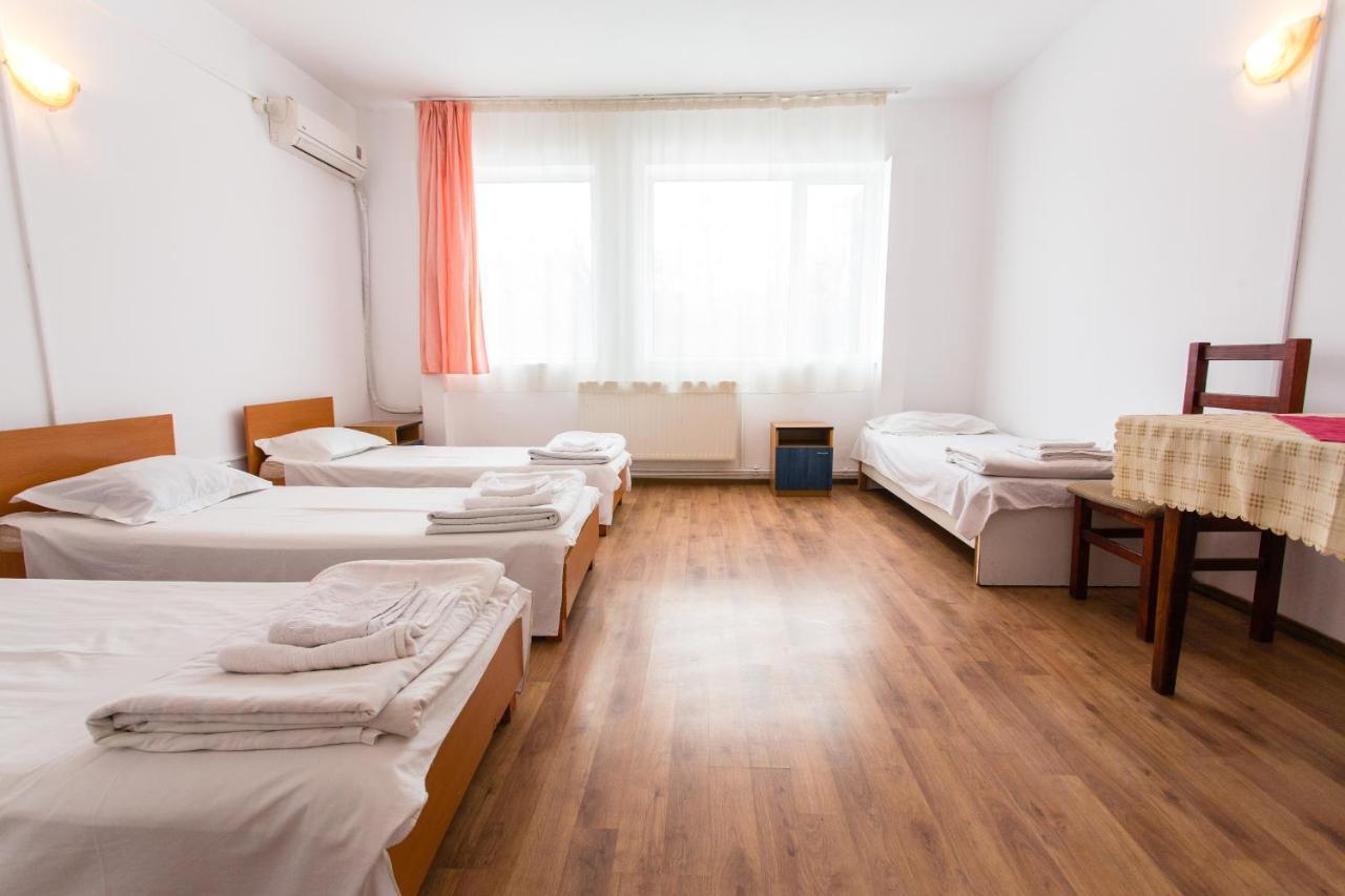 Hostel Horia Plopeni Ngoại thất bức ảnh