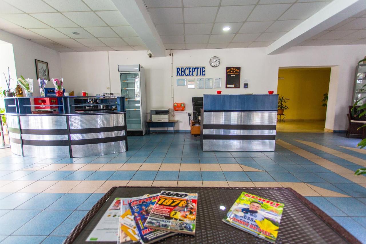 Hostel Horia Plopeni Ngoại thất bức ảnh