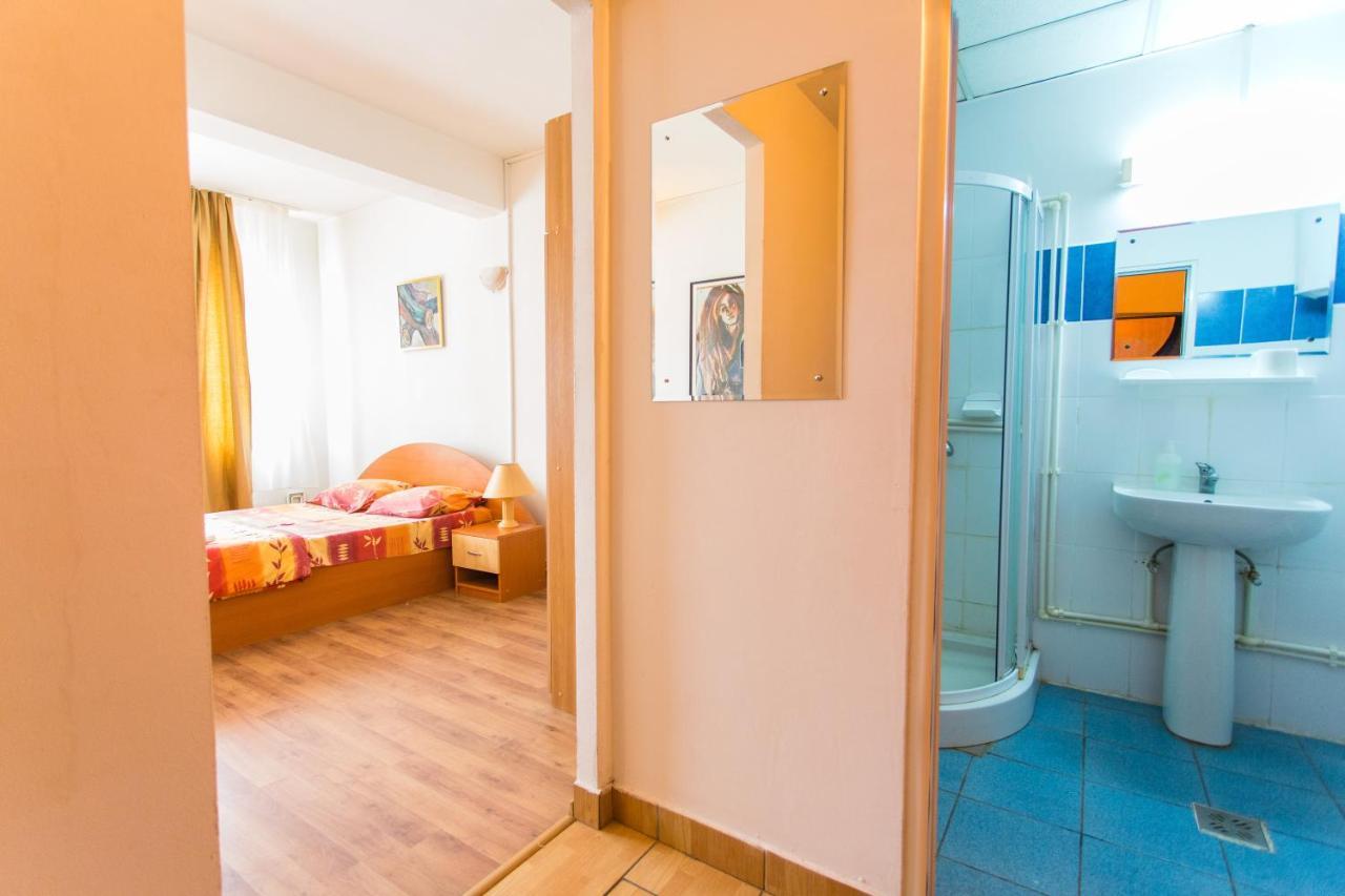 Hostel Horia Plopeni Ngoại thất bức ảnh