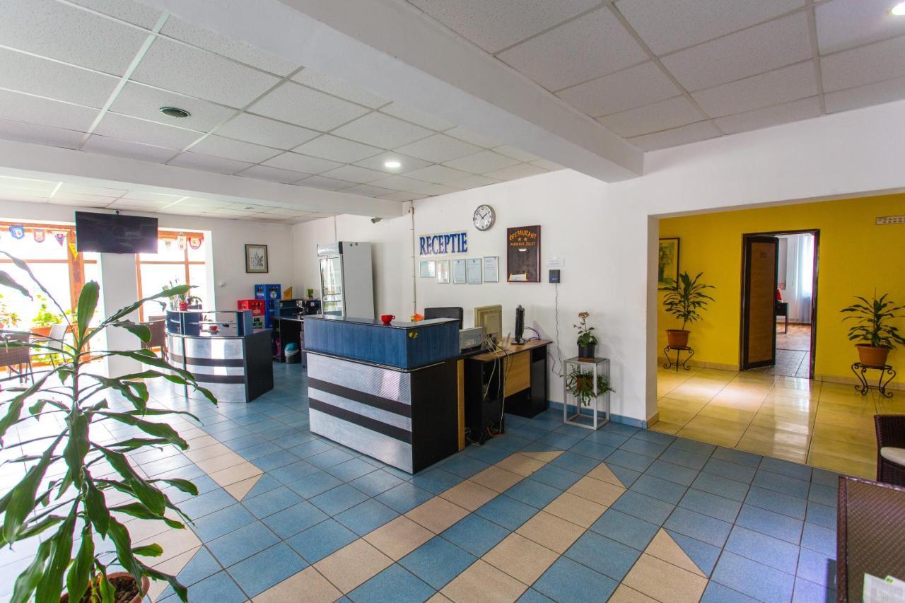 Hostel Horia Plopeni Ngoại thất bức ảnh