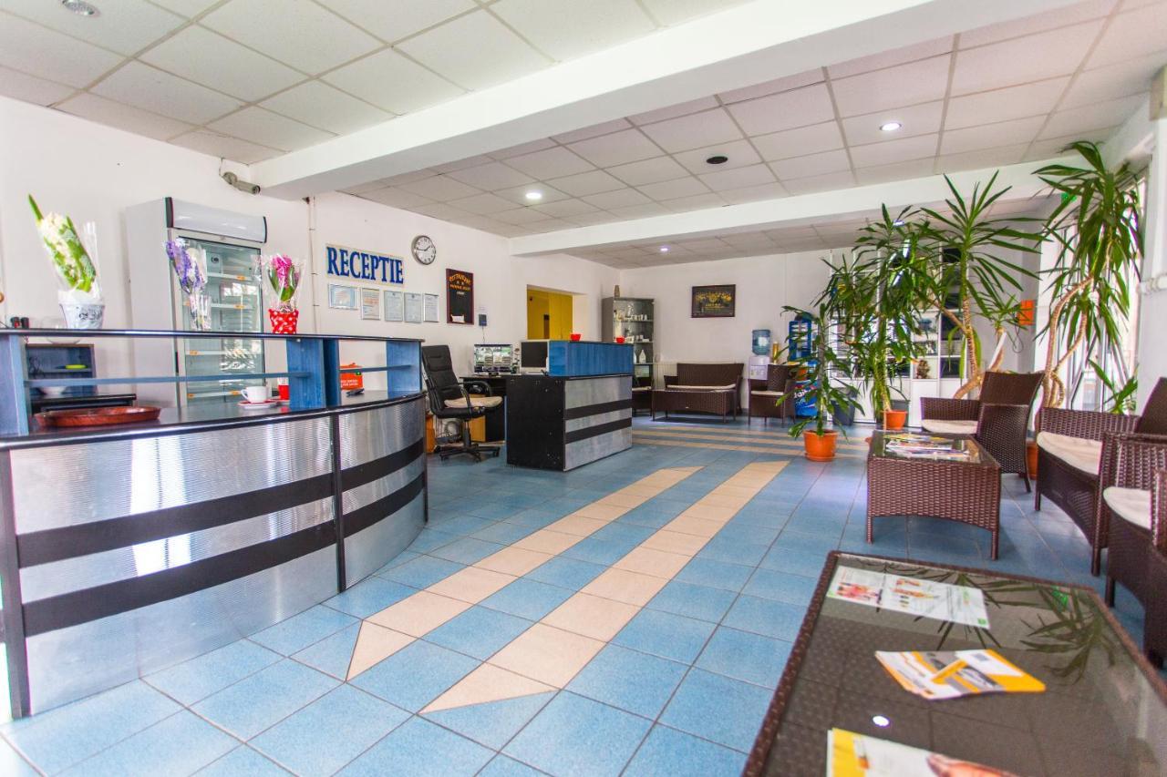 Hostel Horia Plopeni Ngoại thất bức ảnh