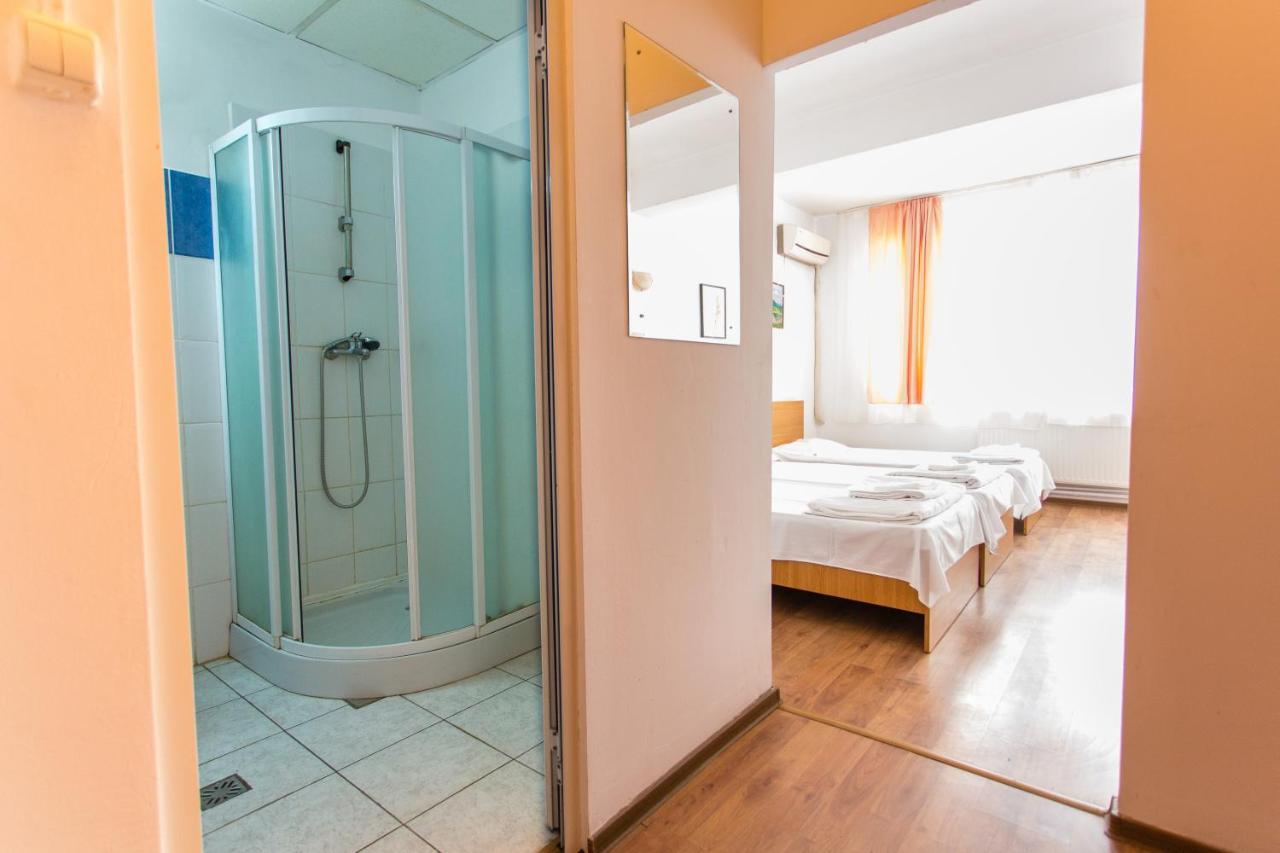 Hostel Horia Plopeni Ngoại thất bức ảnh