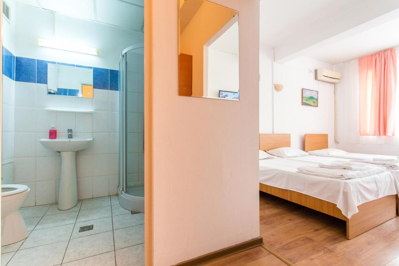 Hostel Horia Plopeni Ngoại thất bức ảnh