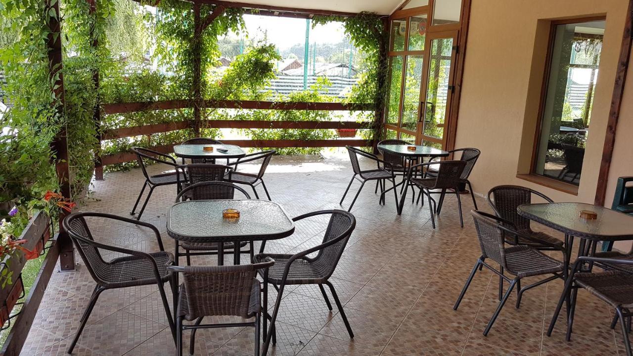 Hostel Horia Plopeni Ngoại thất bức ảnh