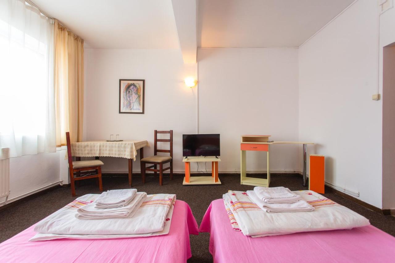 Hostel Horia Plopeni Ngoại thất bức ảnh