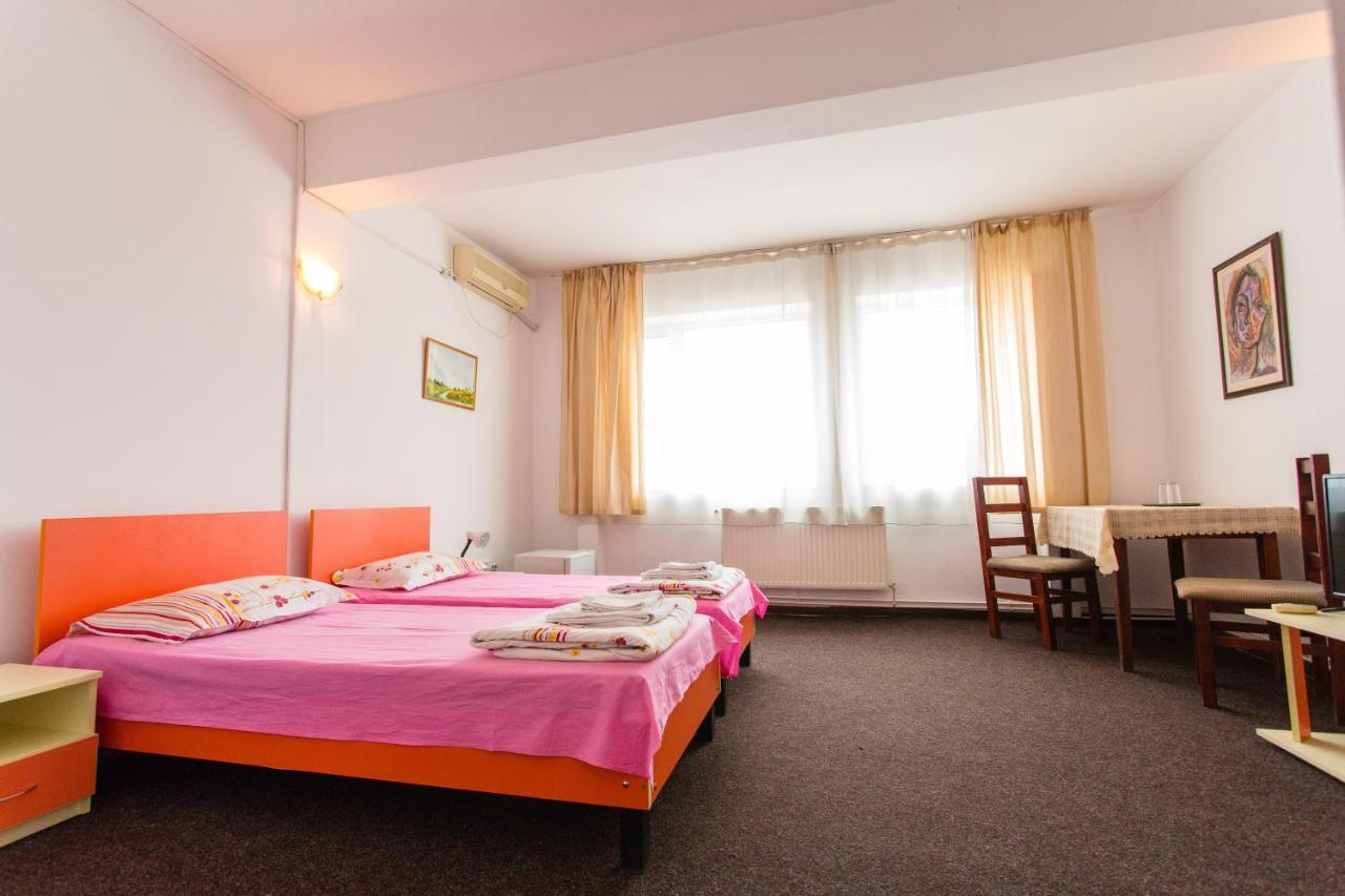 Hostel Horia Plopeni Ngoại thất bức ảnh