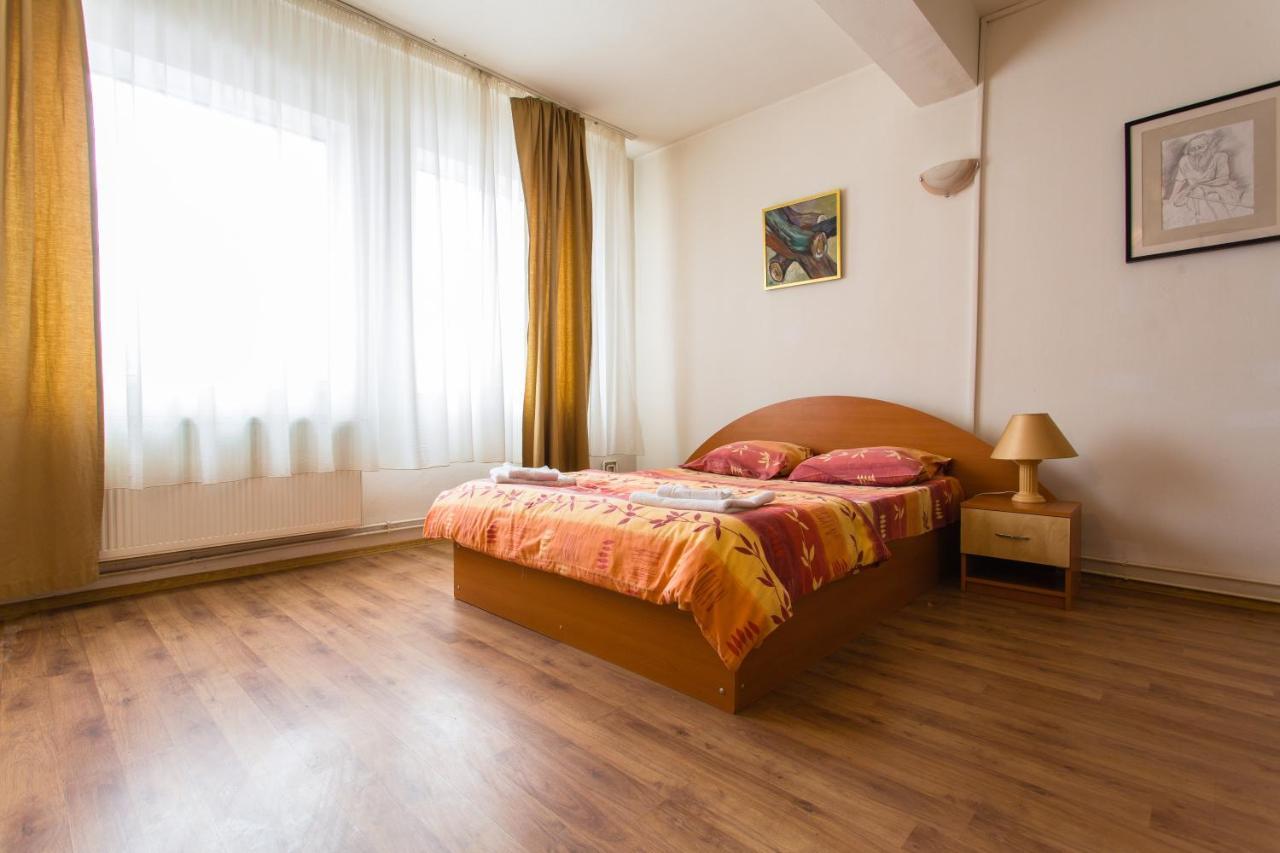 Hostel Horia Plopeni Ngoại thất bức ảnh