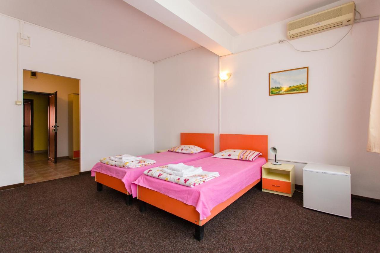 Hostel Horia Plopeni Ngoại thất bức ảnh