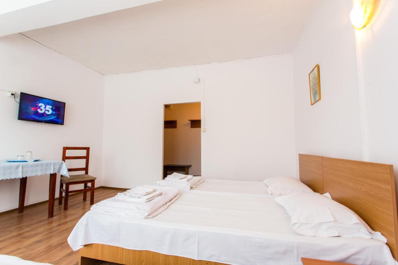 Hostel Horia Plopeni Ngoại thất bức ảnh