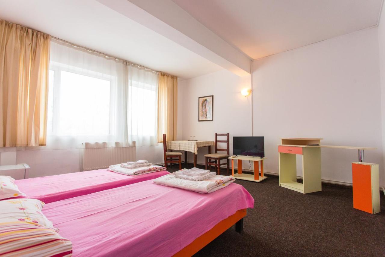 Hostel Horia Plopeni Ngoại thất bức ảnh